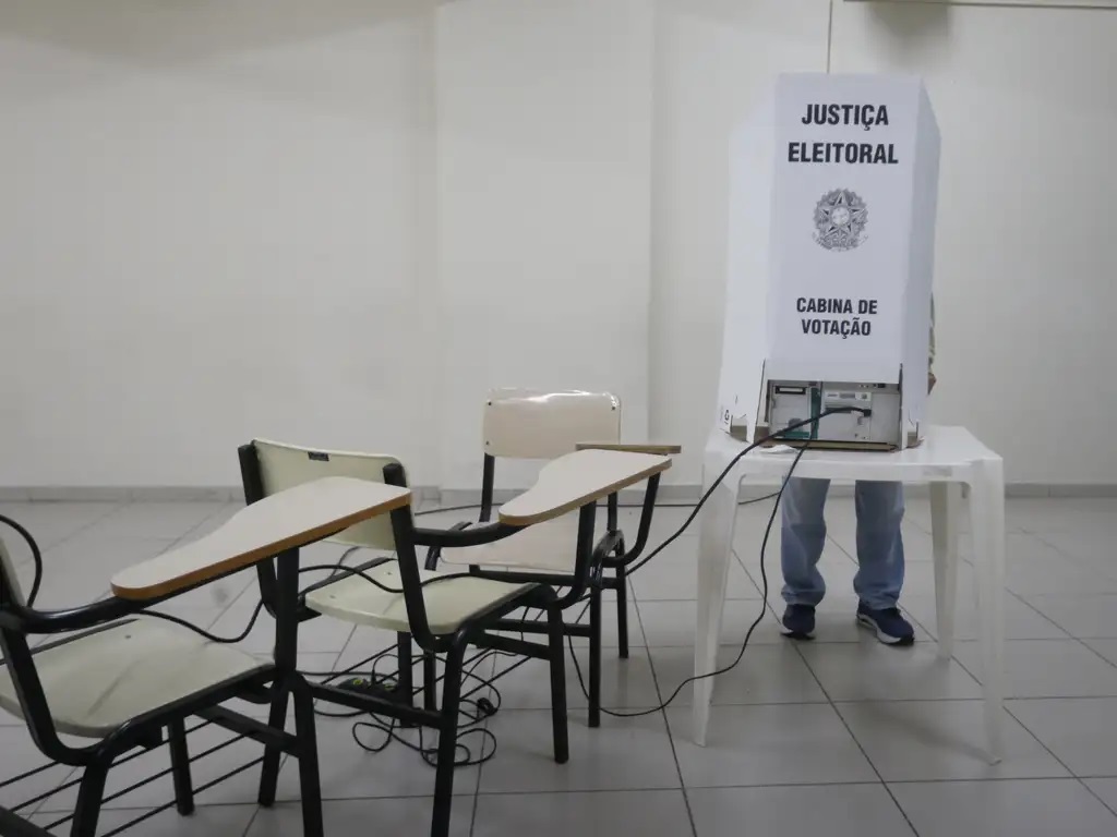Com 33,4 milhões de ausentes, primeiro turno tem maior abstenção desde 1998