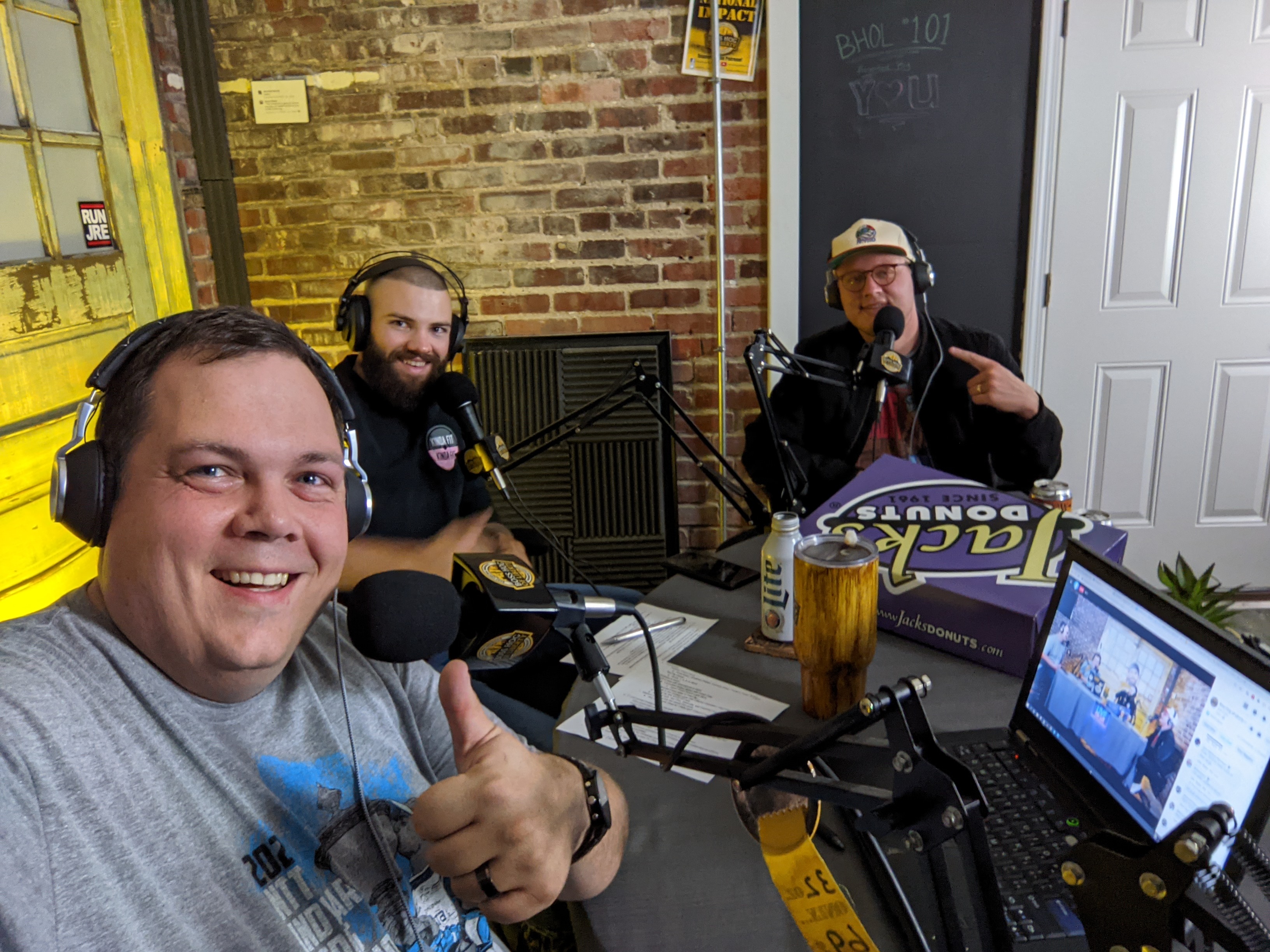 229: Joey Mulinaro is back to talk racing fandom; The Panama Canal is clogged up.