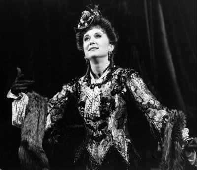 BEHIND THE CURTAIN: BROADWAY\'S LIVING LEGENDS » Podcast