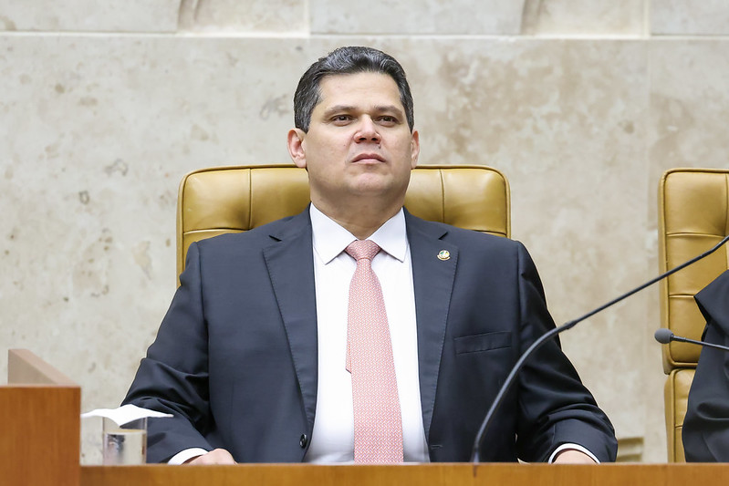 Alcolumbre quer votar PEC da aposentadoria especial dos agentes de saúde ainda nesta terça-feira episode artwork