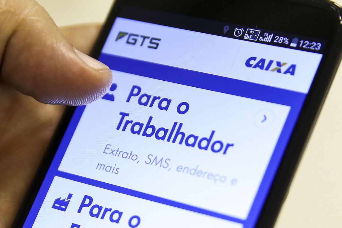 Desenrola Brasil: trabalhador já pode usar FGTS para pagar dívidas; entenda episode artwork