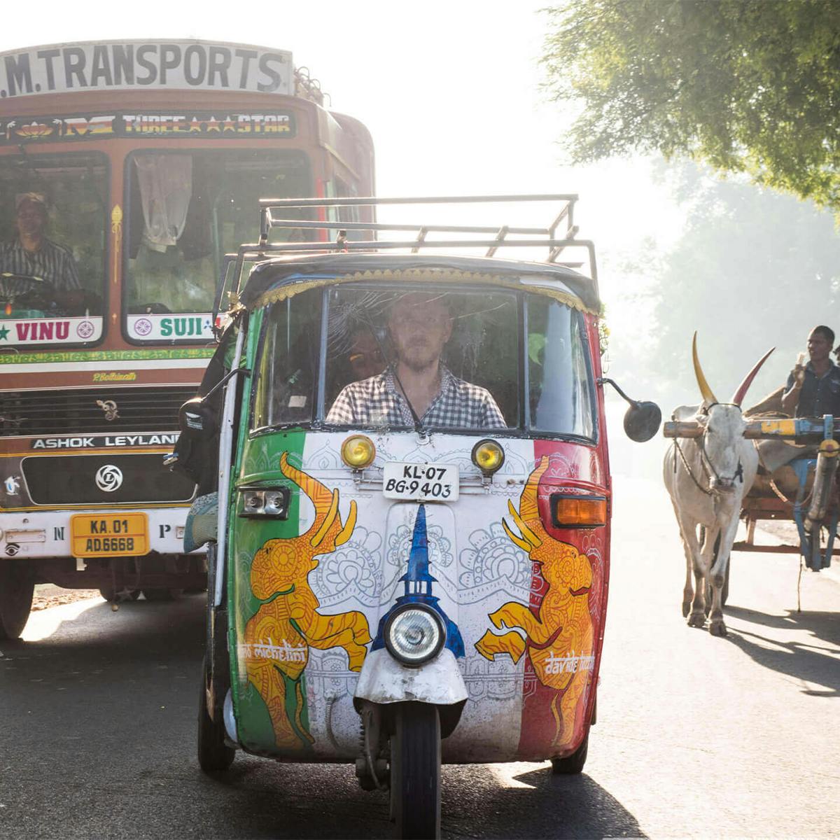 A Ridiculous Road Trip: Crossing India in a Three-Wheeled Rickshaw With Simon Parker