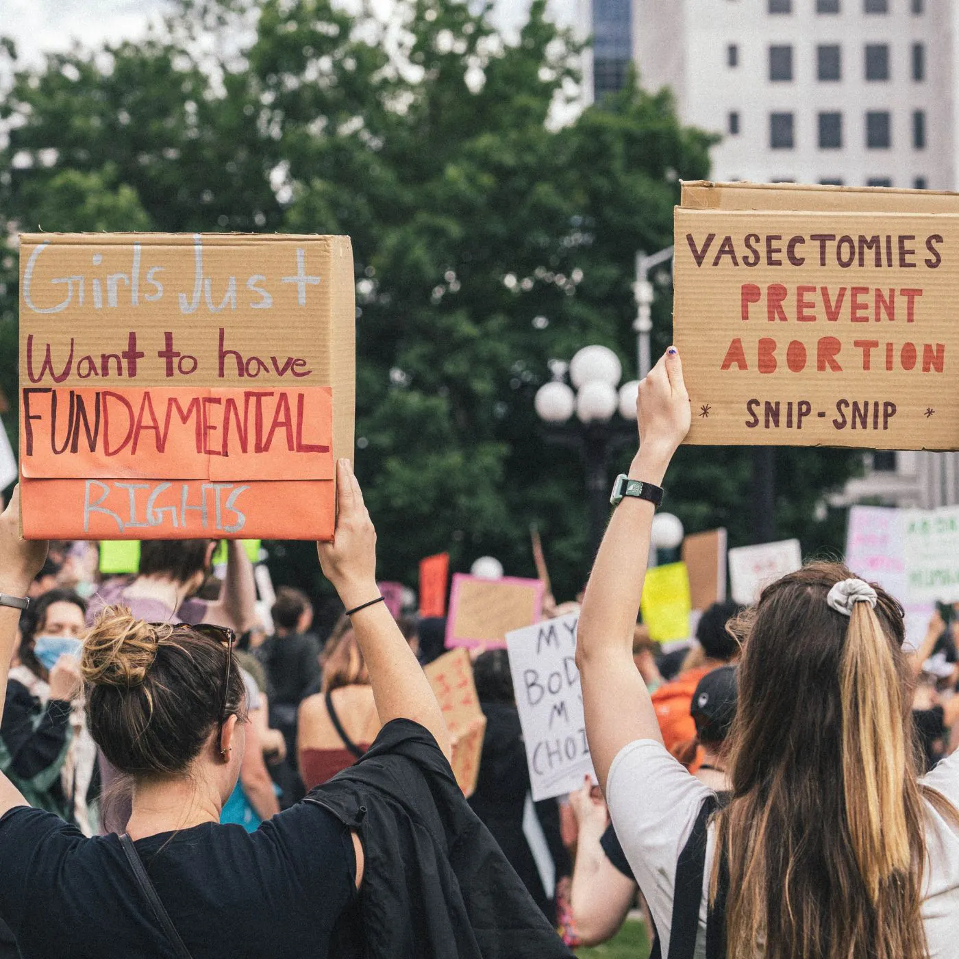 Qu’est-ce que l’arrêt Roe v. Wade, qui garantissait le droit à l’avortement aux États-Unis ?