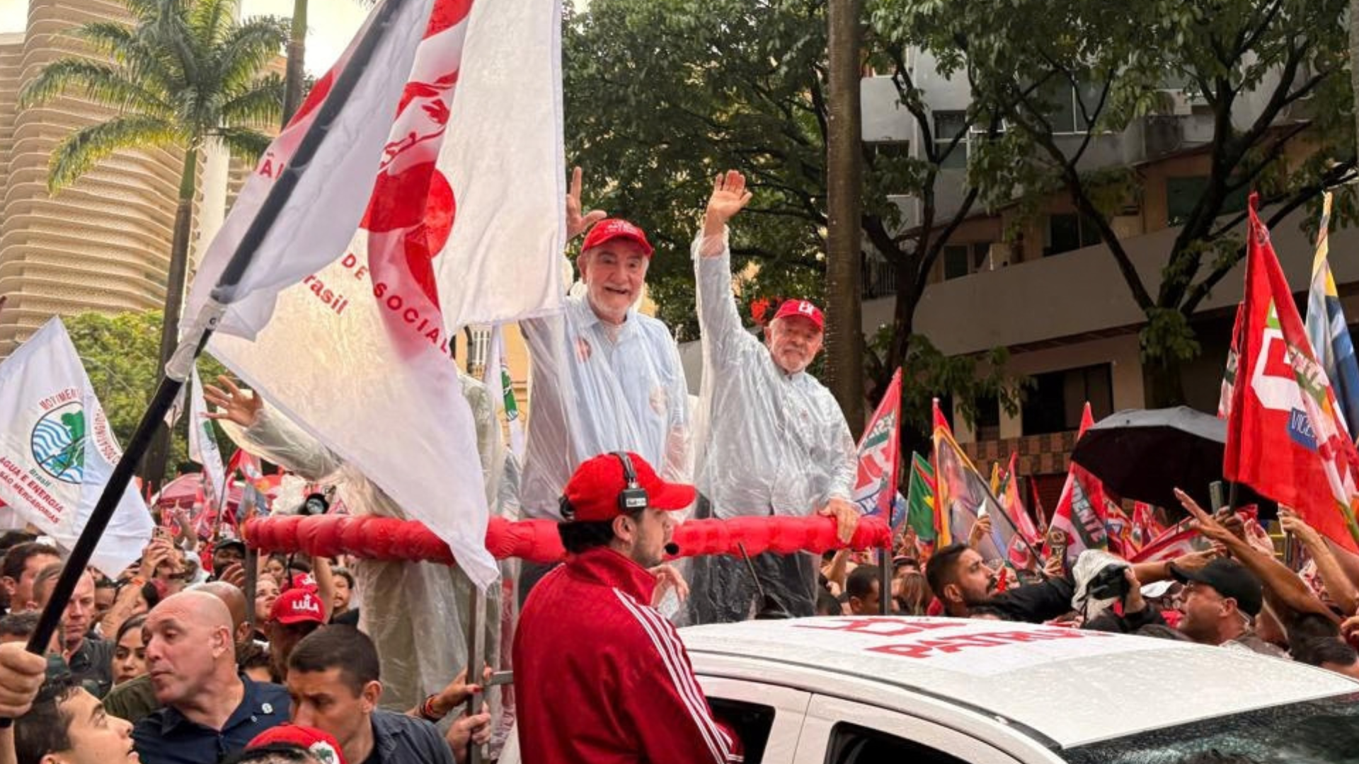 'Vamos devagar para estarem inteiros e acabar a eleição no 1° turno', diz Lula em caminhada em BH episode artwork