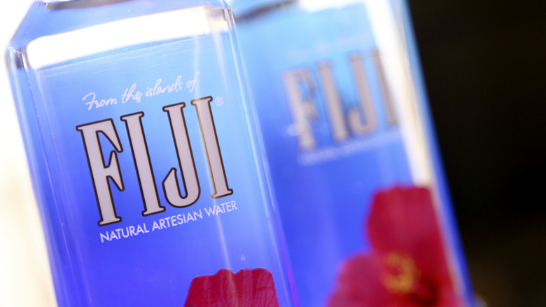 La storia della Fiji Water, l'acqua dei vip episode artwork