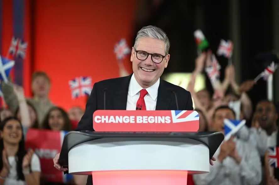 Keir Starmer anuncia que vai renunciar ao cargo de primeiro-ministro do Reino Unido episode artwork