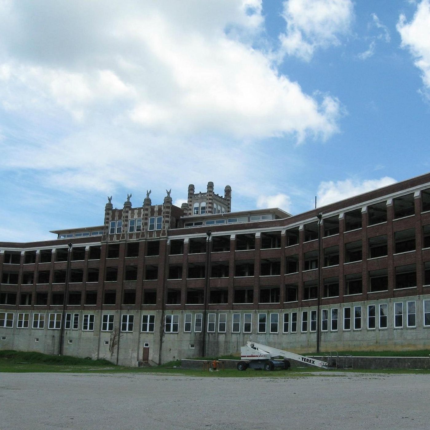 Unveiling the Supernatural Secrets of Waverly Hills Sanatorium: Exploring the Haunted History of Louisville's Paranormal Hotspot episode artwork