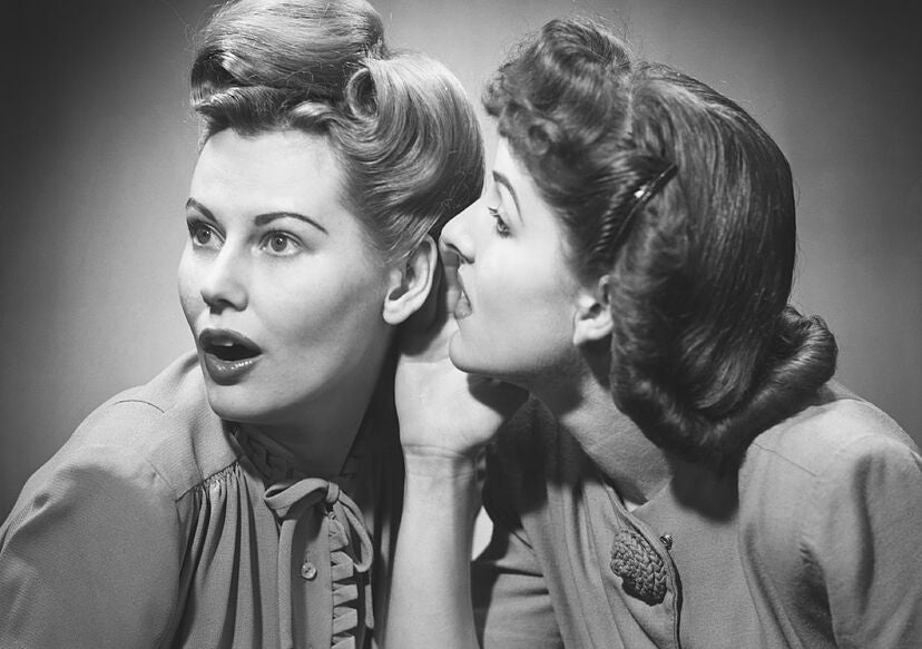 El cotilleo provoca que el cerebro funcione como una red social