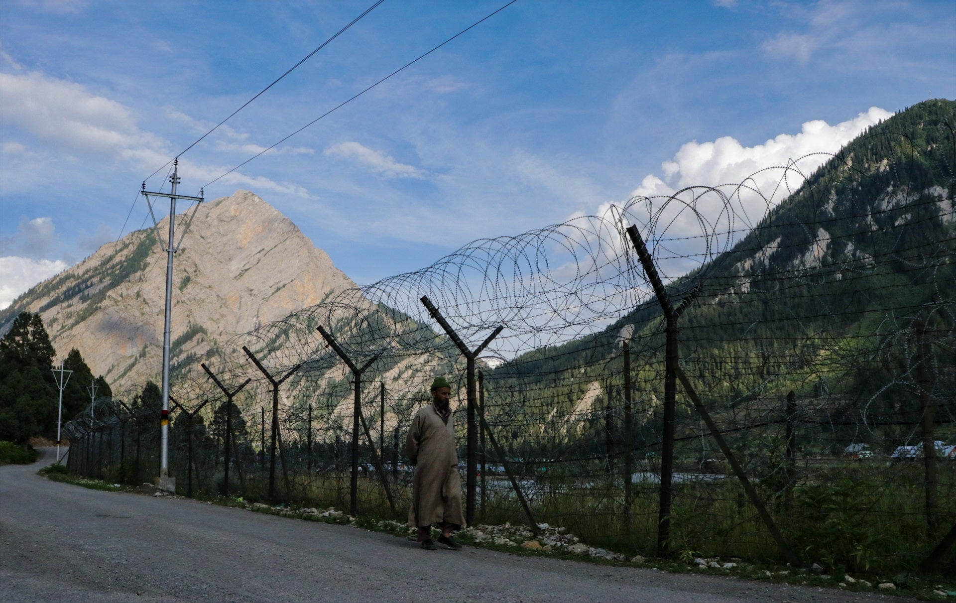 La línea fronteriza que separa India y Pakistán