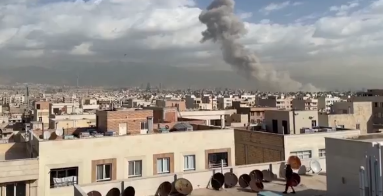 Estados Unidos e Israel bombardeiam o Irã