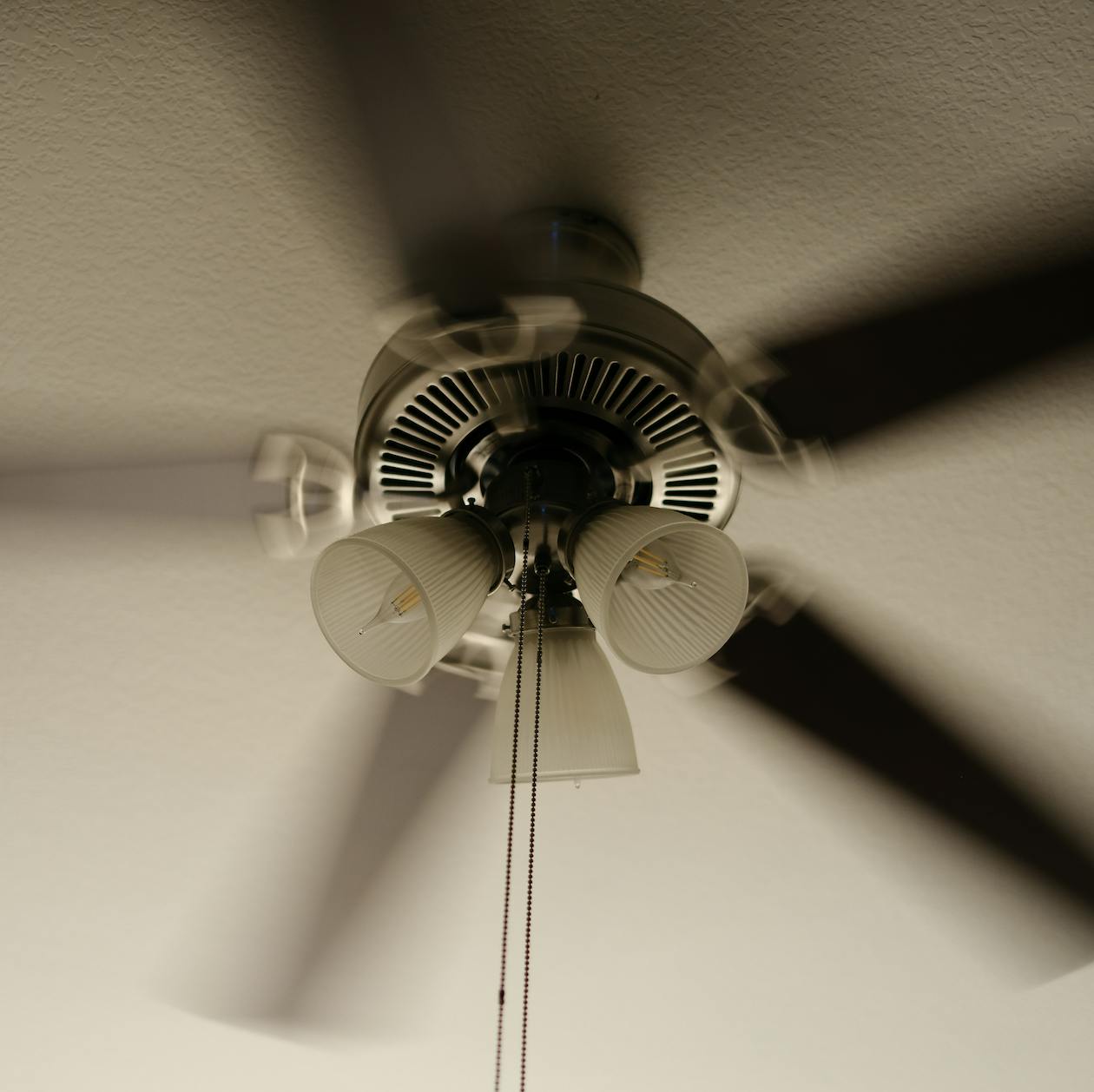 Ceiling Fan: 8-Hour Gentle Whirring Sound for Relaxation, Studying & Sleep Ceiling Fan: 8-Hour Gentle Whirring Sound for Relaxation, Studying & Sleep