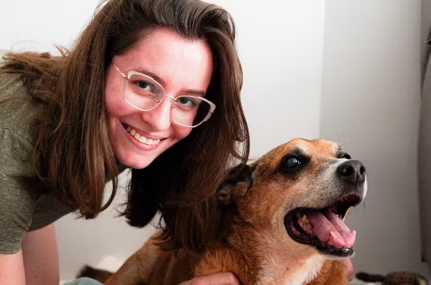 Após 10 anos de espera, cão mais antigo da Cosap é adotado em São Paulo