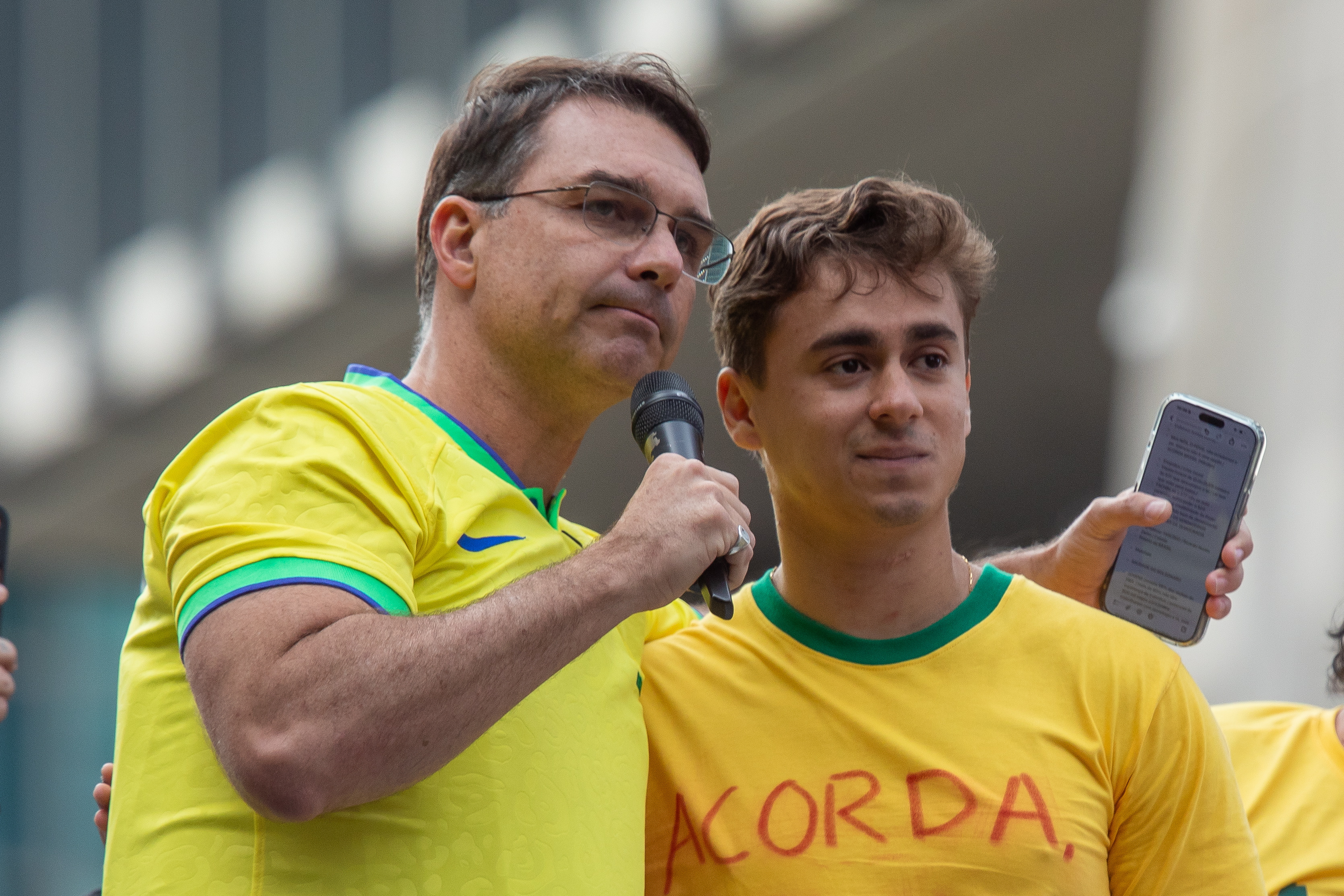 TSE é acionado por propaganda antecipada de Flávio Bolsonaro em ato na Avenida Paulista episode artwork