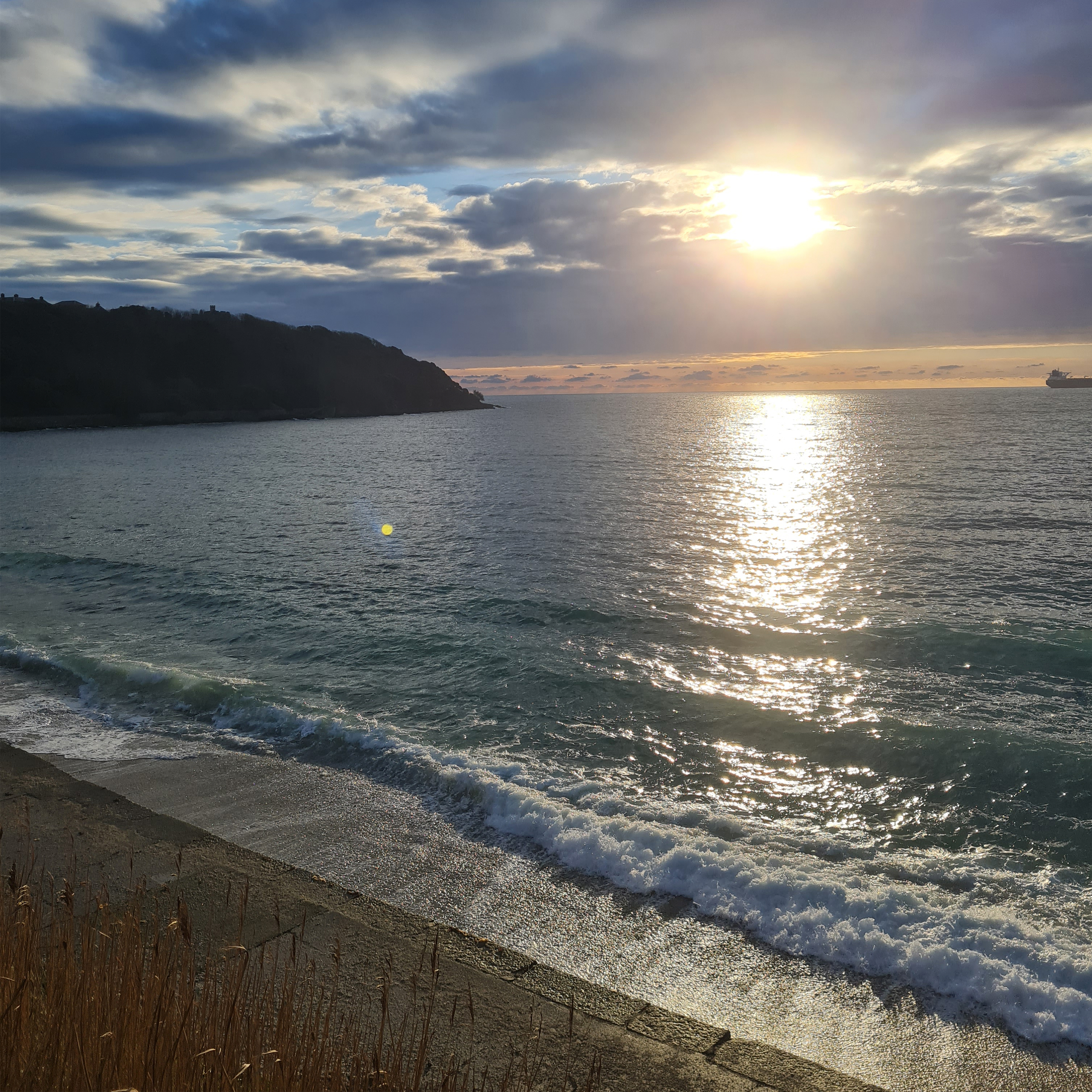 Sound Escape 208. Enjoy the restful pulse of waves crashing on a Cornish beach