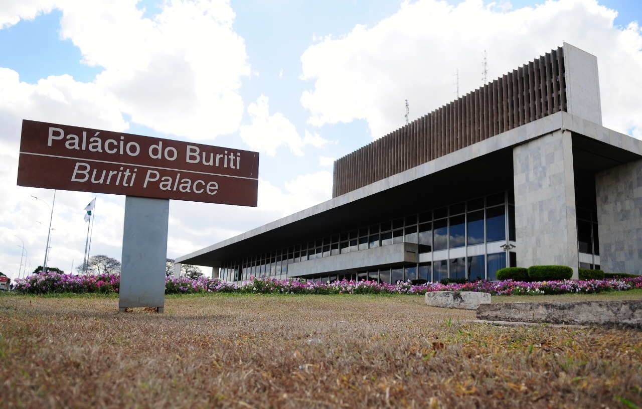 GDF corta de professores, mas investe em festas e eventos