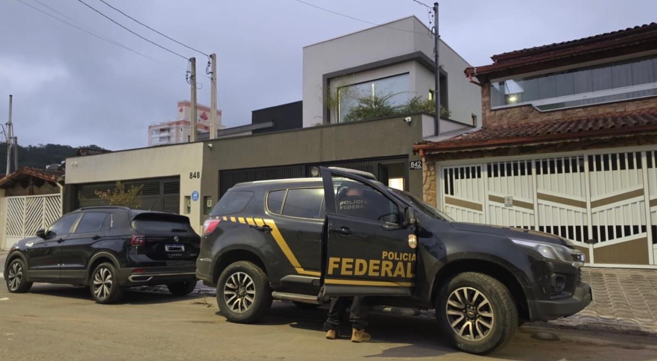 Operação da PF prende secretária alvo de sanções dos EUA por suposta ligação com o PCC