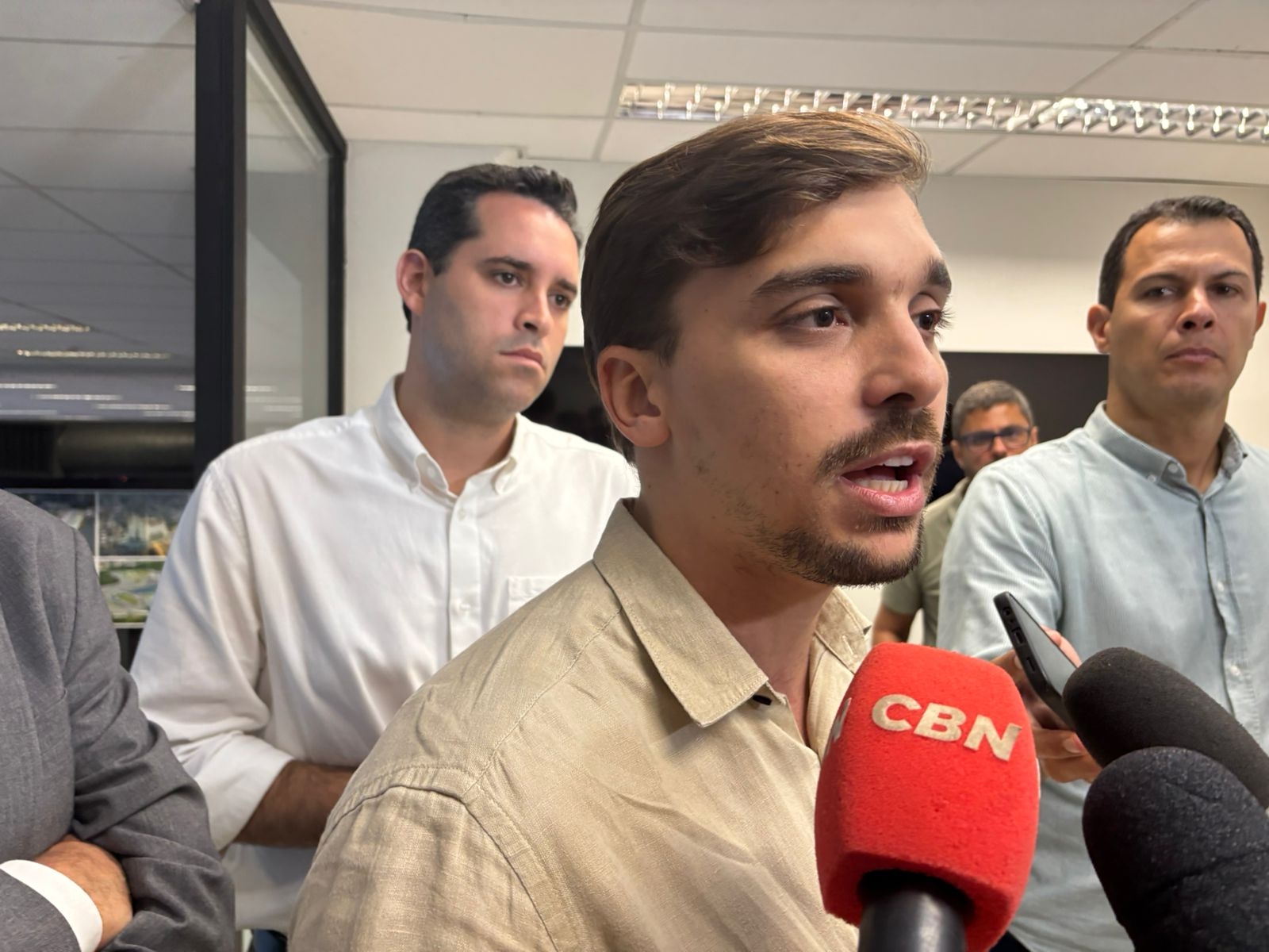 Secretário detalha abordagem criminosa sofrida em rodovia no RJ