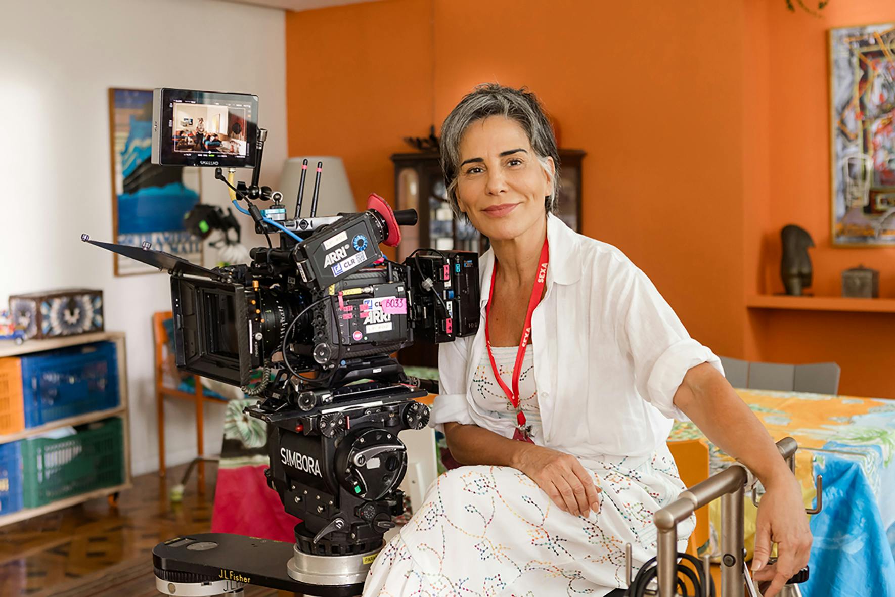 Gloria Pires estreia na direção com 'Sexa', comédia romântica que celebra a redescoberta da vida aos 60 anos Gloria Pires estreia na direção com 'Sexa', comédia romântica que celebra a redescoberta da vida aos 60 anos