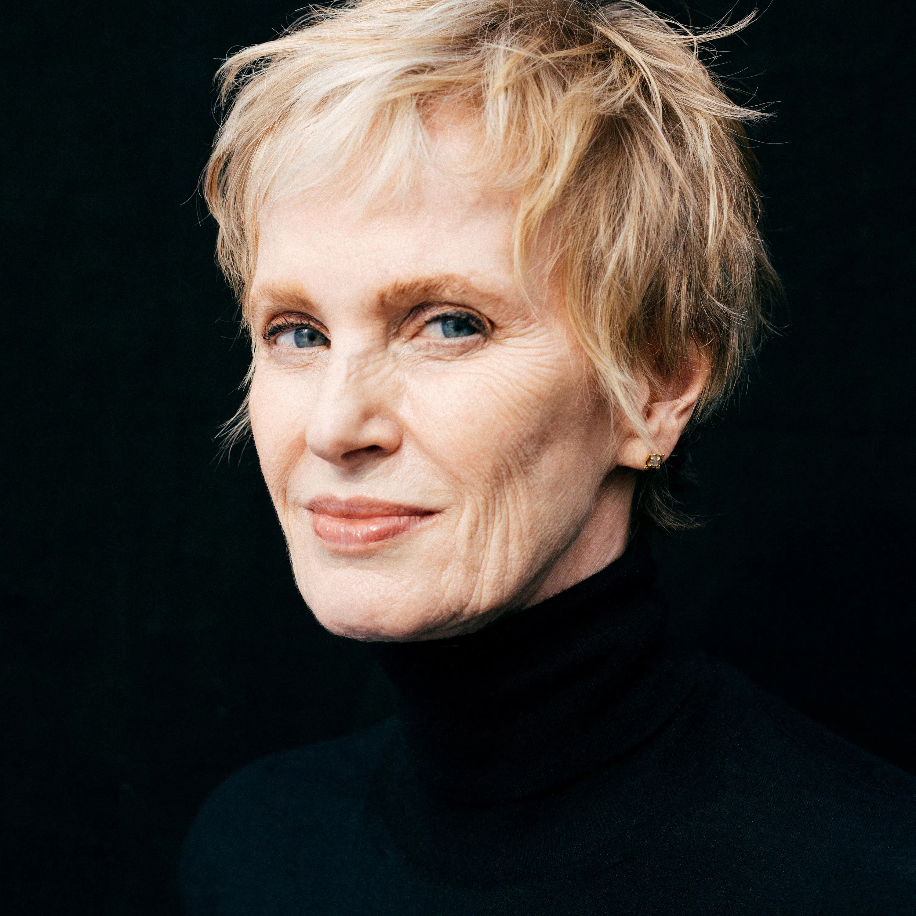 Siri Hustvedt talks about her marriage to the novelist Paul Auster - and writing about him after his death in “Ghost Stories” episode artwork