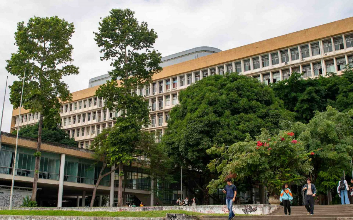 PF cumpre 13 mandados em investigação sobre fraude em concurso da UFRJ episode artwork