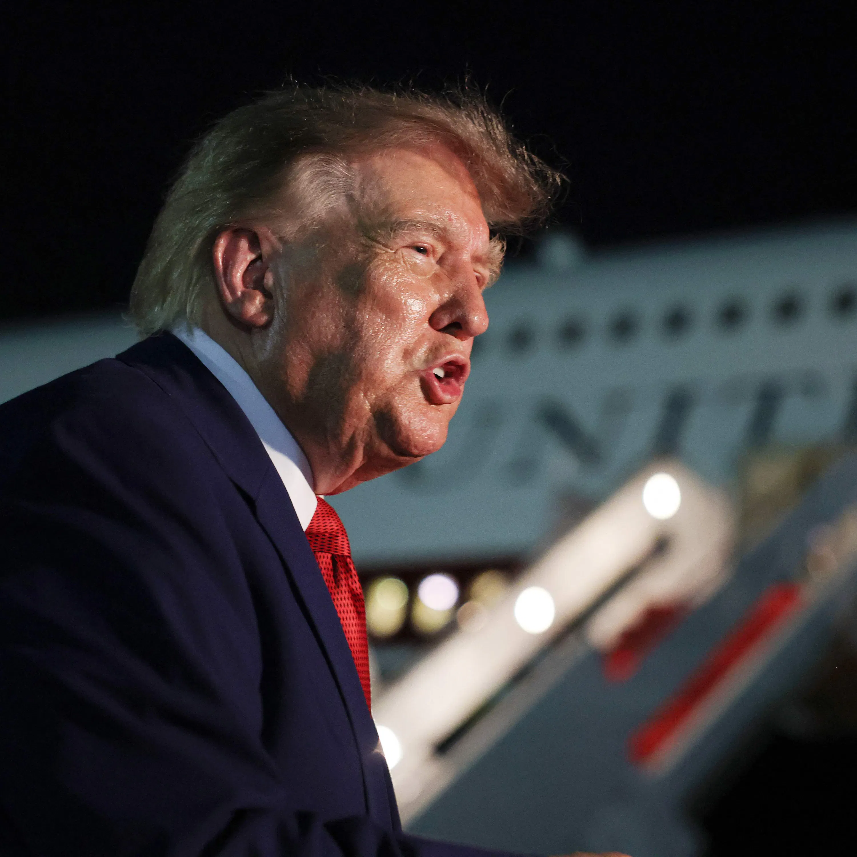 Redes de TV anunciam que vão parar de fazer cobertura conjunta da Casa Branca após proibição de Trump a veículos