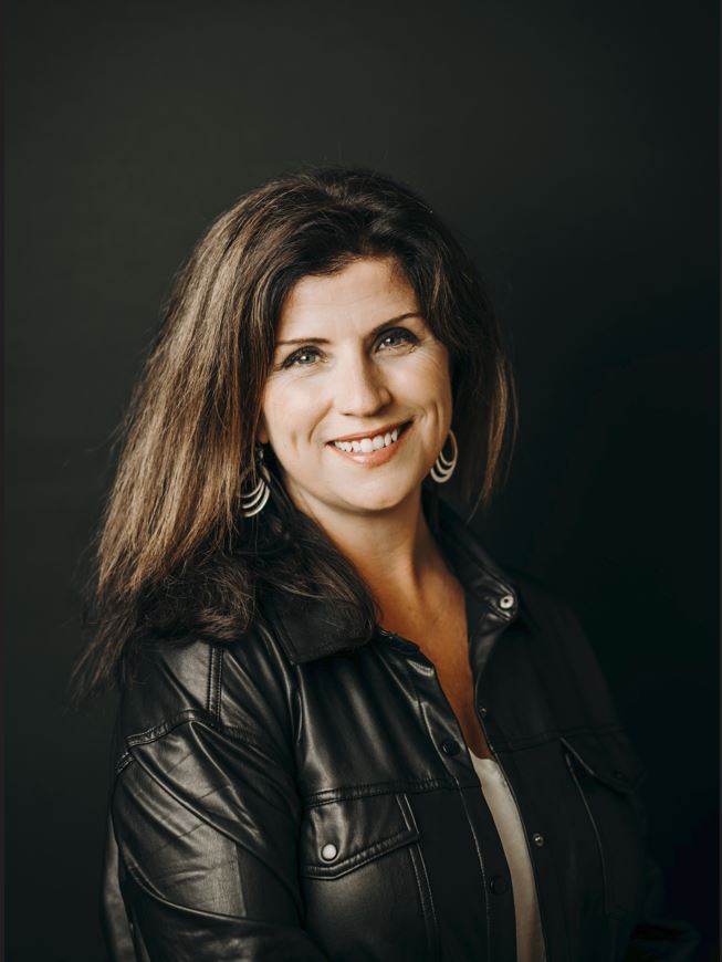 Theresa Bailey, Hockey Mom/Author