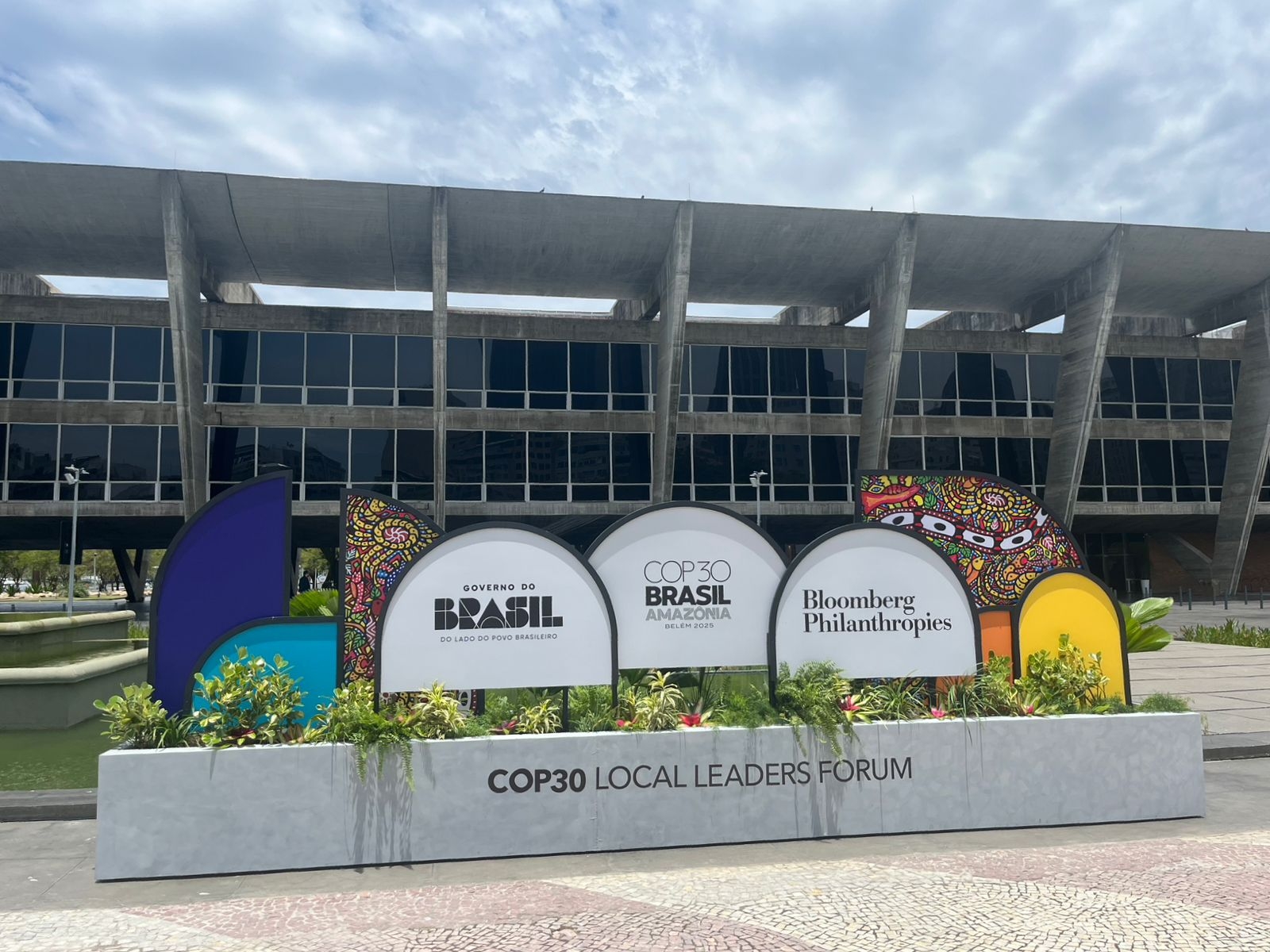 Brasil recebe fundo inédito de cerca de R$ 500 milhões para acelerar transição para ônibus elétricos