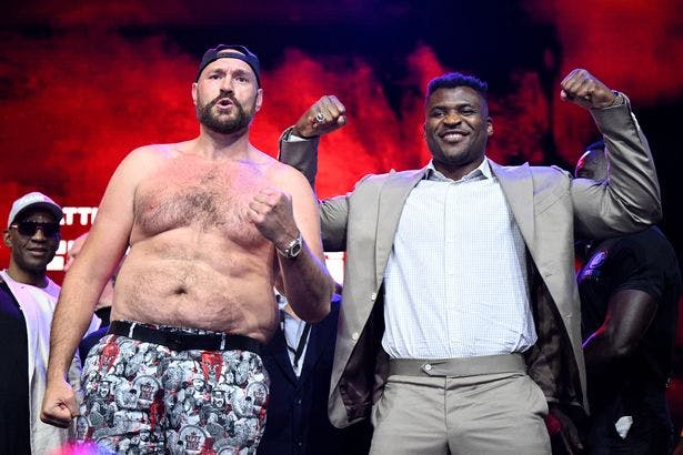 Paul vs. Robinson weigh-in: Watch fighters get on scales, attempt  stare-down a day before exhibition fight [VIDEO] - DraftKings Network