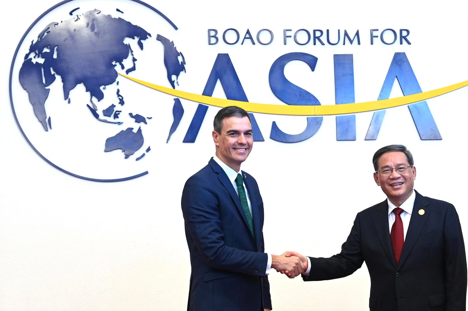 El Orden Mundial: ¿Qué significa para España la visita de Pedro Sánchez a China?