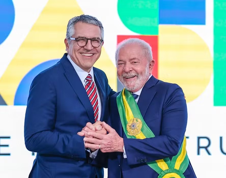 Lula diz que não permitirá entrada de assessor de Trump no Brasil até visto de Padilha ser liberado