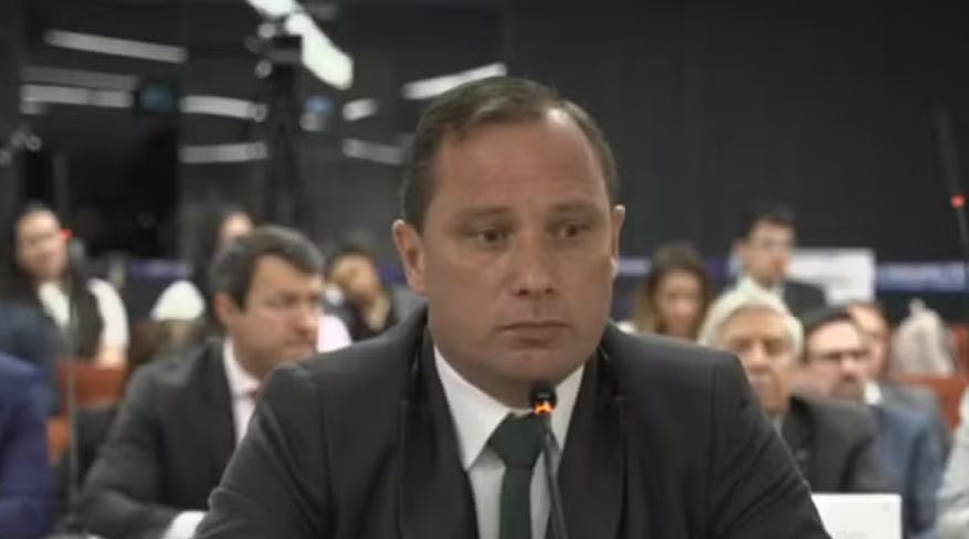 PF pede inclusão de Mauro Cid e família em programa de proteção a testemunhas PF pede inclusão de Mauro Cid e família em programa de proteção a testemunhas