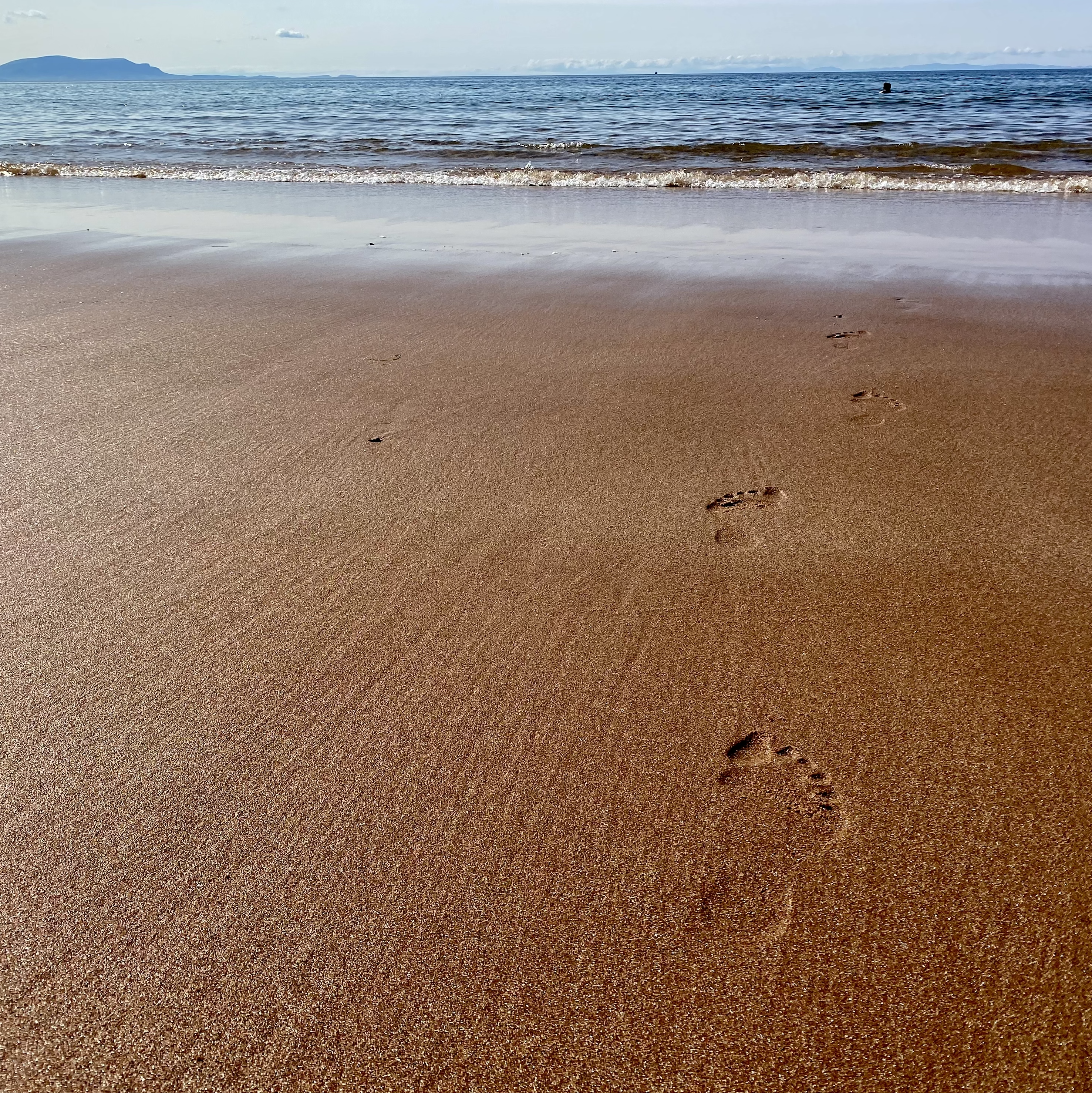 Sound Escape 120: Soothing waves rising and falling on a beach in Wester Ross