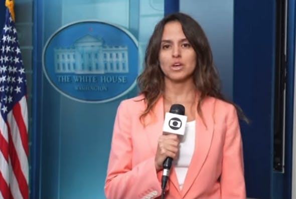 “Show do Trump”, diz Raquel Krähenbühl sobre cobrir rotina na Casa Branca “Show do Trump”, diz Raquel Krähenbühl sobre cobrir rotina na Casa Branca