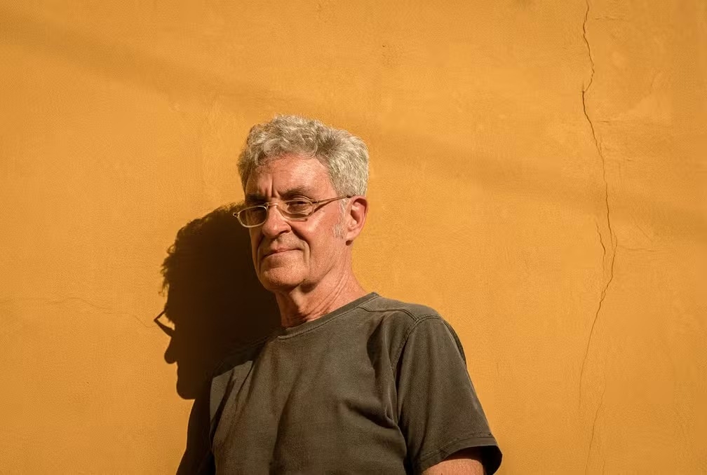 'O Dia da Girafa': Maurício Pereira reúne memórias e poesia em novo disco episode artwork
