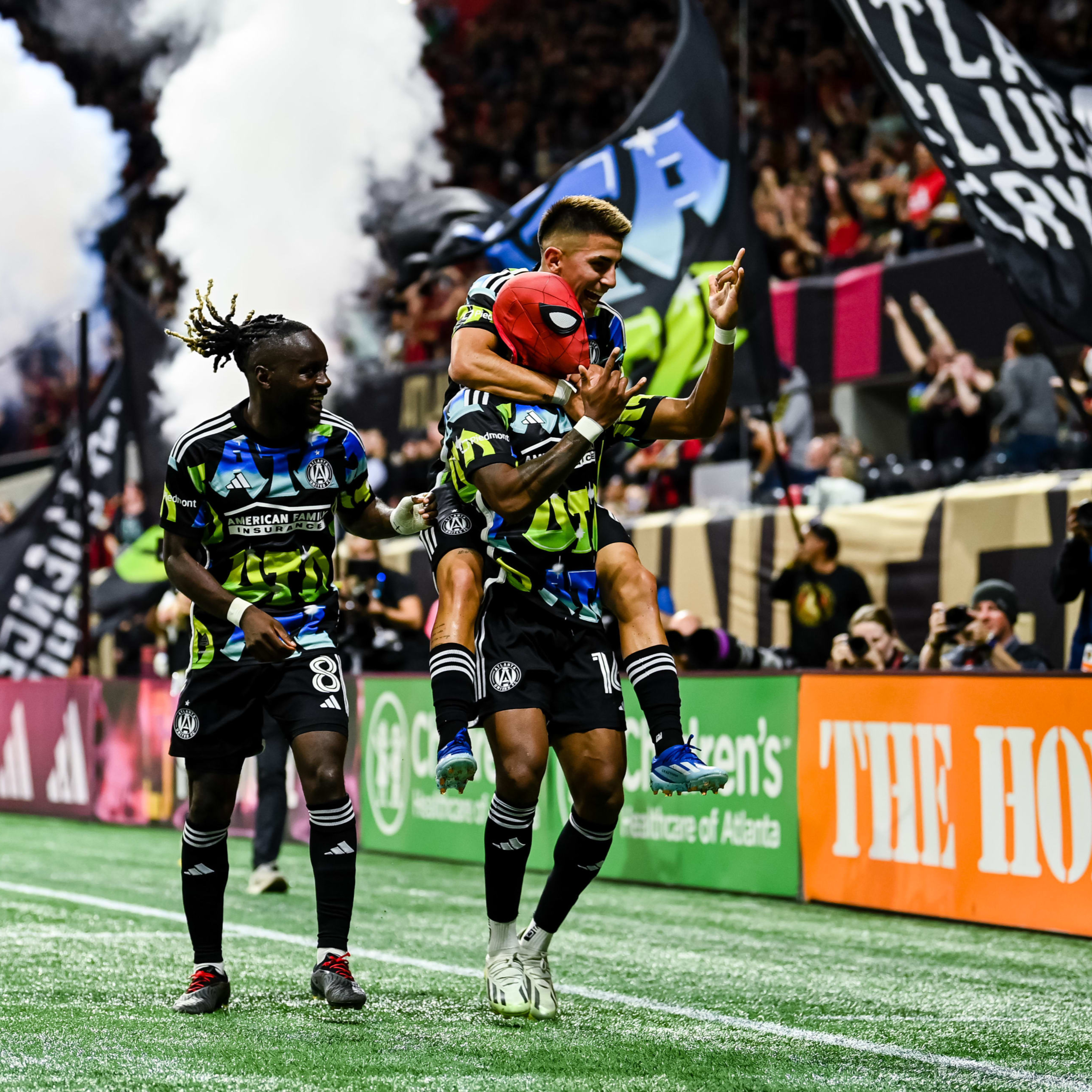 ATLANTA UNITED SMACK COLUMBUS UP FOR 4 AT THE BENZ! GAME 3 MATCH PREVIEW + MILES ROBINSON & DAVID MARTINEZ TRANSFER RUMORS | FIVE STRIPE WEEKLY #288 episode artwork