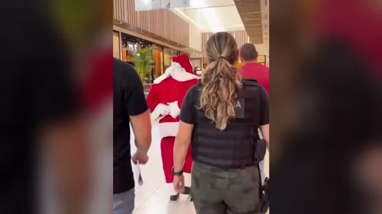 Idoso que trabalhava como Papai Noel é preso em shopping de SC por estupro de vulnerável Idoso que trabalhava como Papai Noel é preso em shopping de SC por estupro de vulnerável