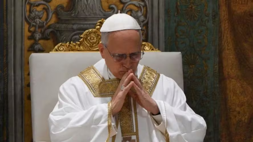 Em viagem na África, Papa Leão XIV sustenta críticas à guerra e a Donald Trump