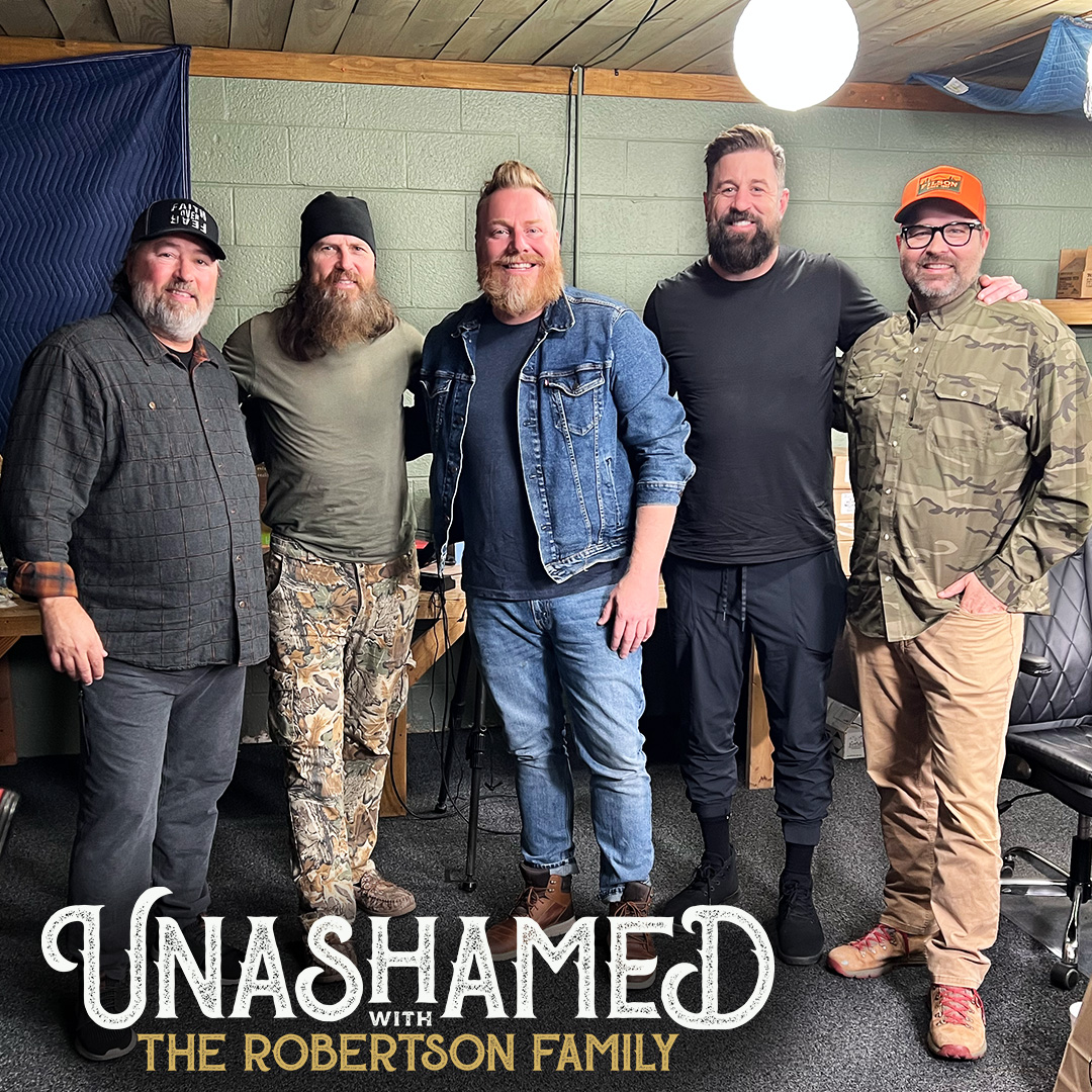 Ep 1029 | Paranormal Experts Explore Angels, Demons, Giants & a Creepy Robertson Family Legend