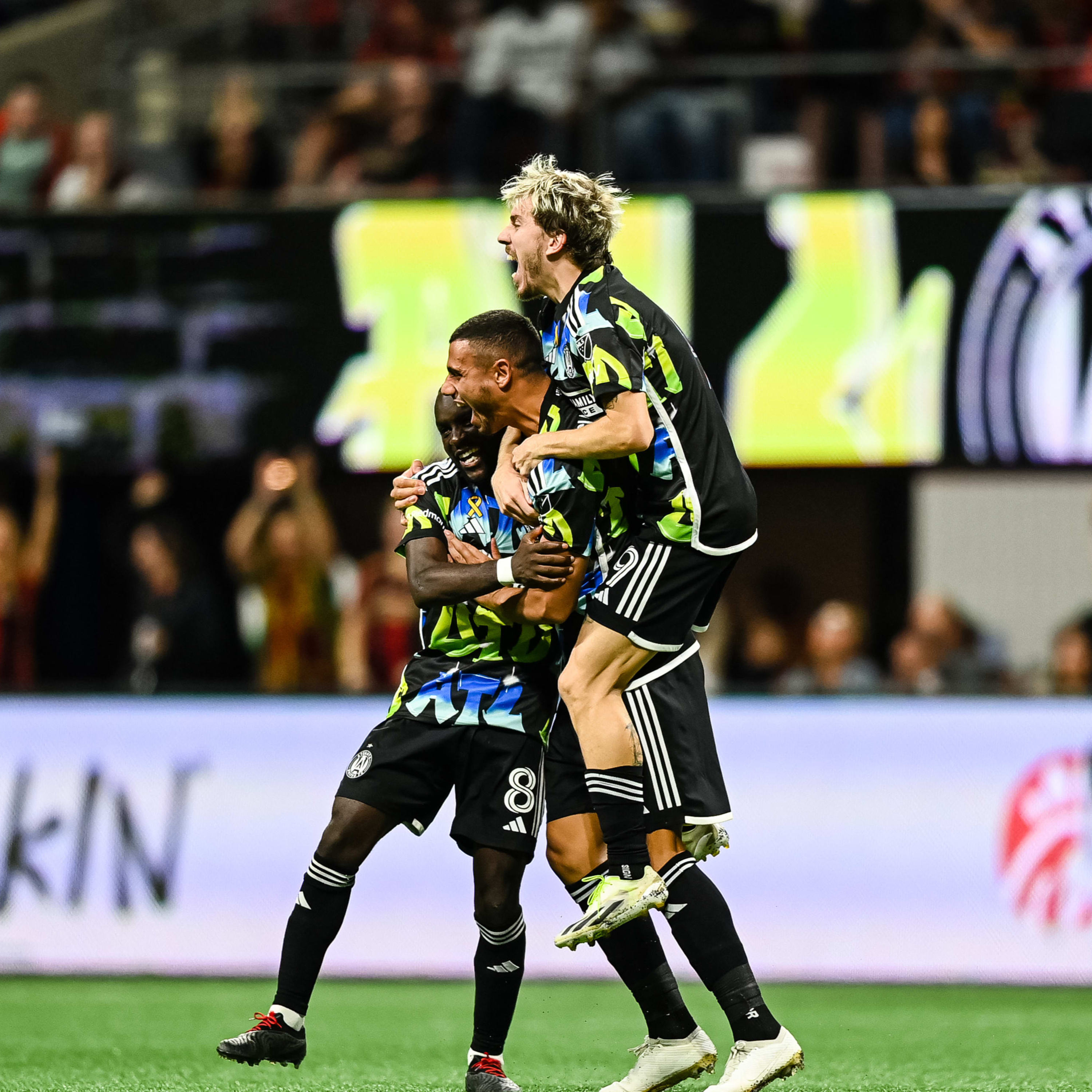 ATLANTA UNITED DOMINATE CF MONTREAL AND CLINCH A PLAYOFF SPOT! + WHEN DOES THE FRONT OFFICE THINK THIAGO ALMADA SHOULD BE TRANSFERRED? & MAILBAG! | FIVE STRIPE WEEKLY #284 episode artwork