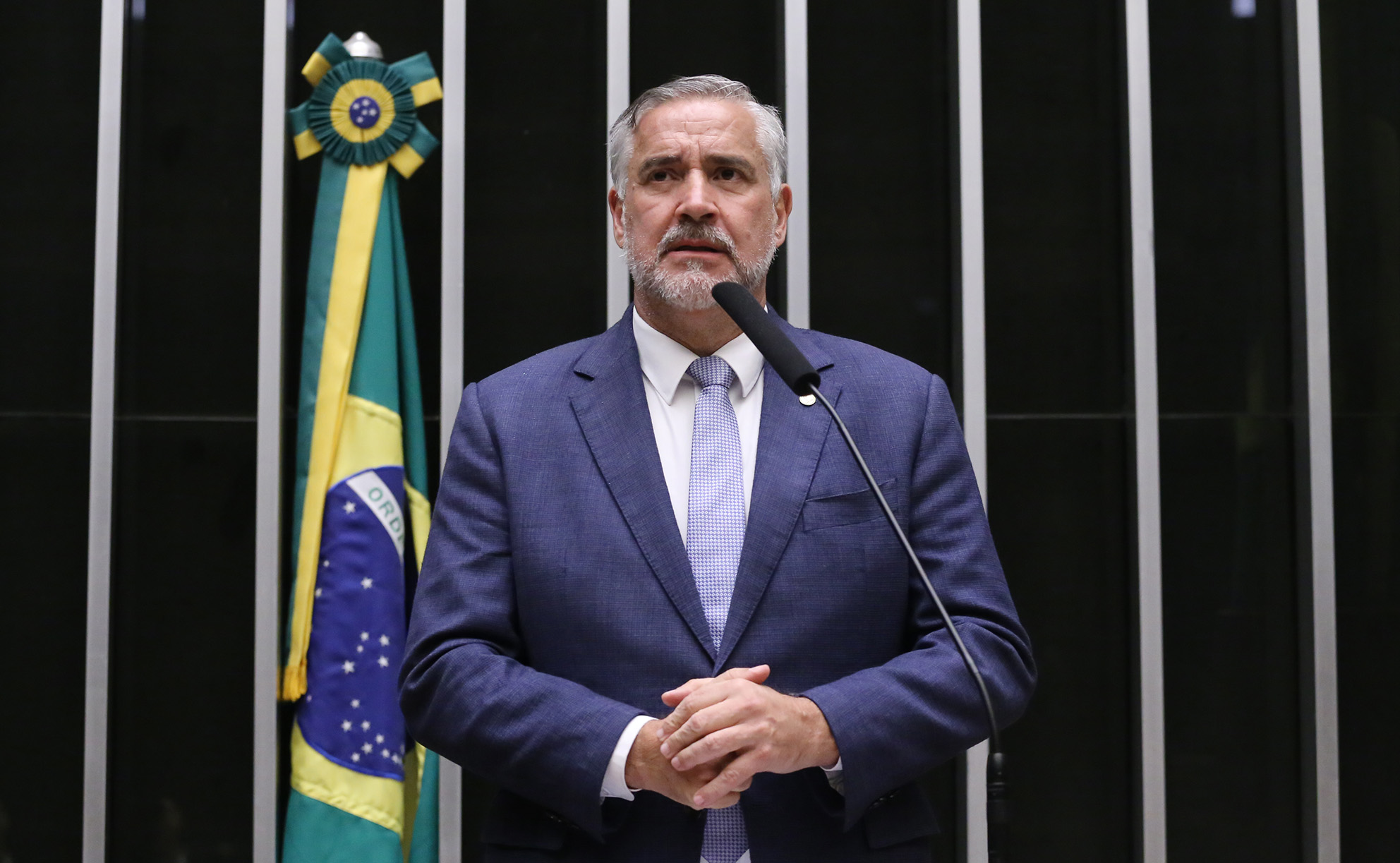 Líder do governo na Câmara cobra CPMI e CPI para investigar caso Master