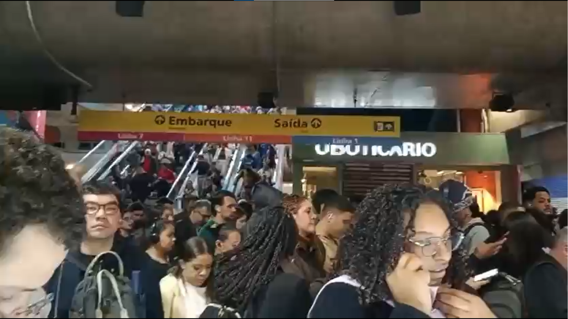 Linha 4-Amarela em SP tem passageiros presos em trens e estações superlotadas por falha episode artwork