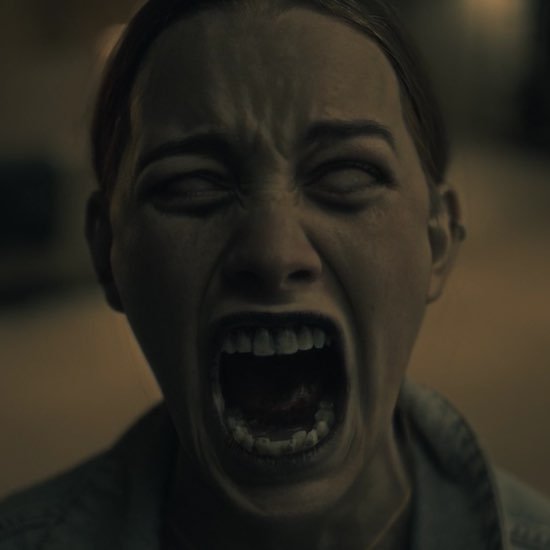 Haunting of Hill House S1E1 "Steven Sees a Ghost" episode artwork