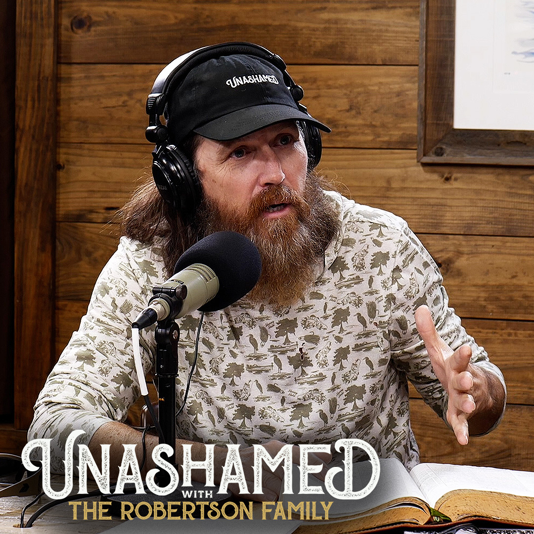 Ep 872 | Miss Kay ‘Loses’ a Neighbor at the Hospital & Jase’s Plane Is Forced into Emergency Landing