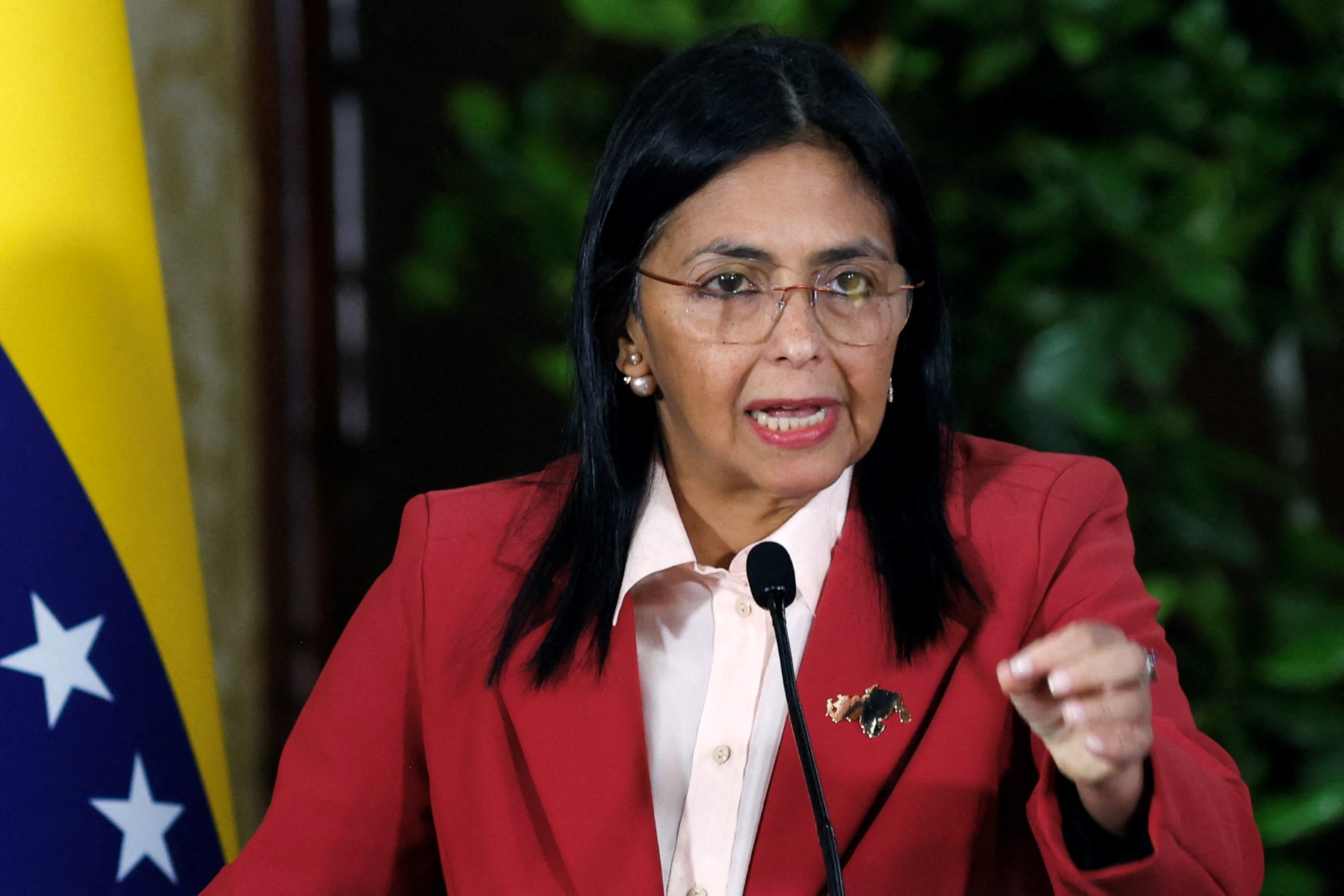 Vice da Venezuela, Delcy Rodríguez diz que país 'nunca será colônia' após ataque de Trump