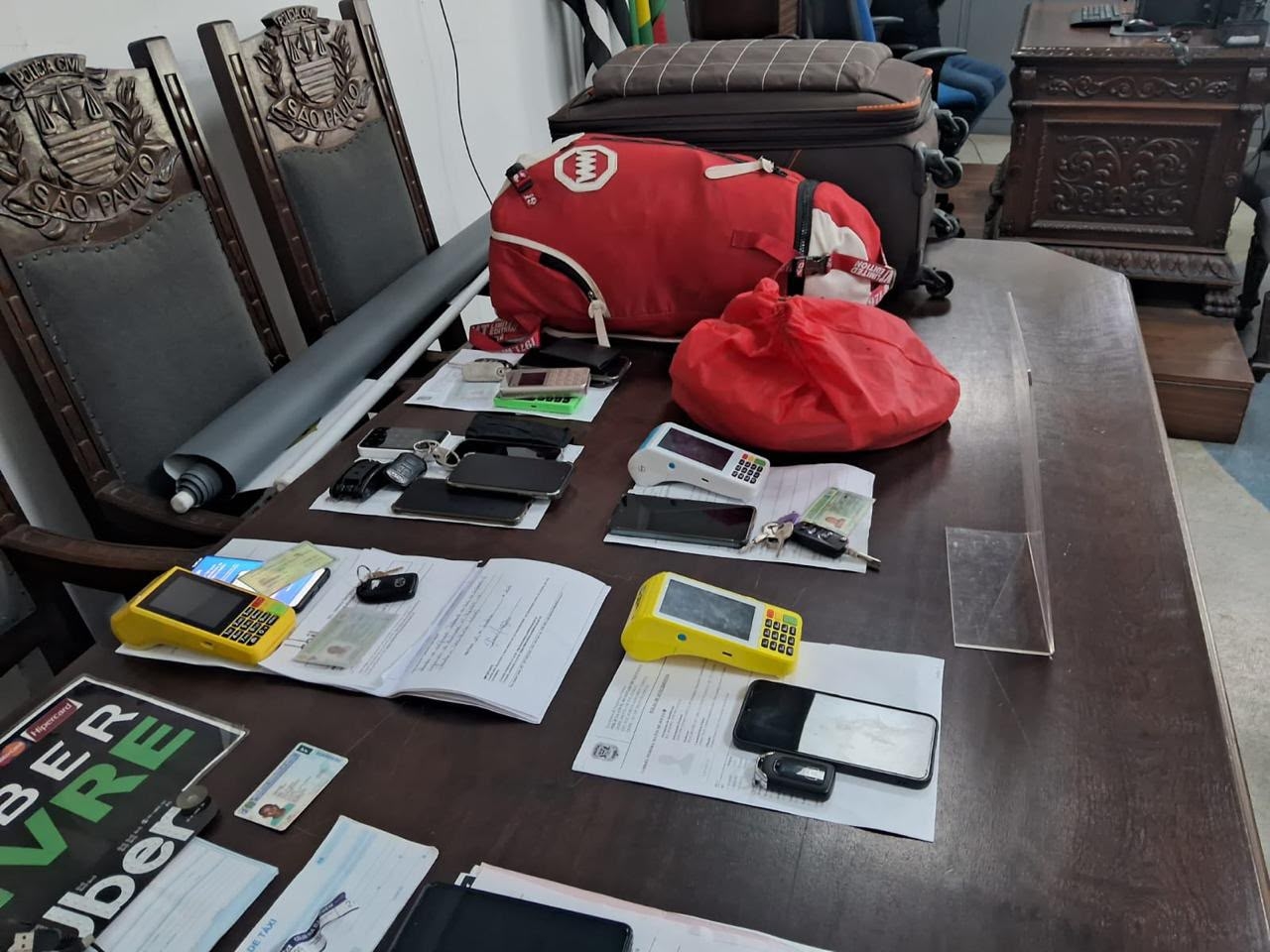 Seis suspeitos de extorquir passageiros se passando por motoristas de app são presos em SP episode artwork