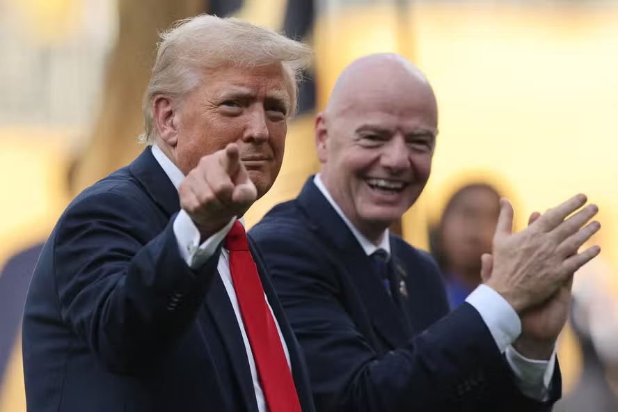 Copa do Mundo vira vitrine da política externa e migratória de Donald Trump episode artwork