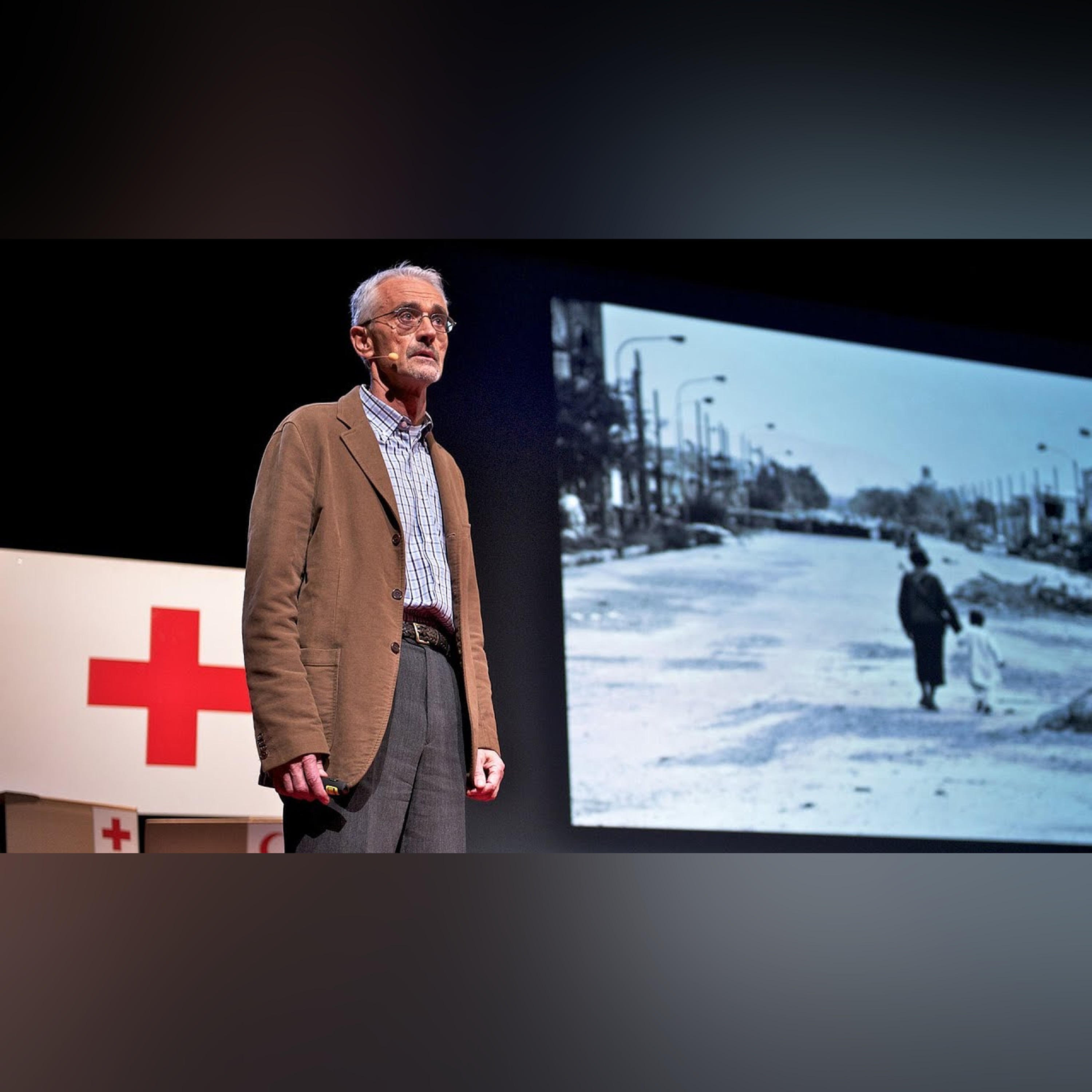 There are no scraps of men - Alberto Cairo
