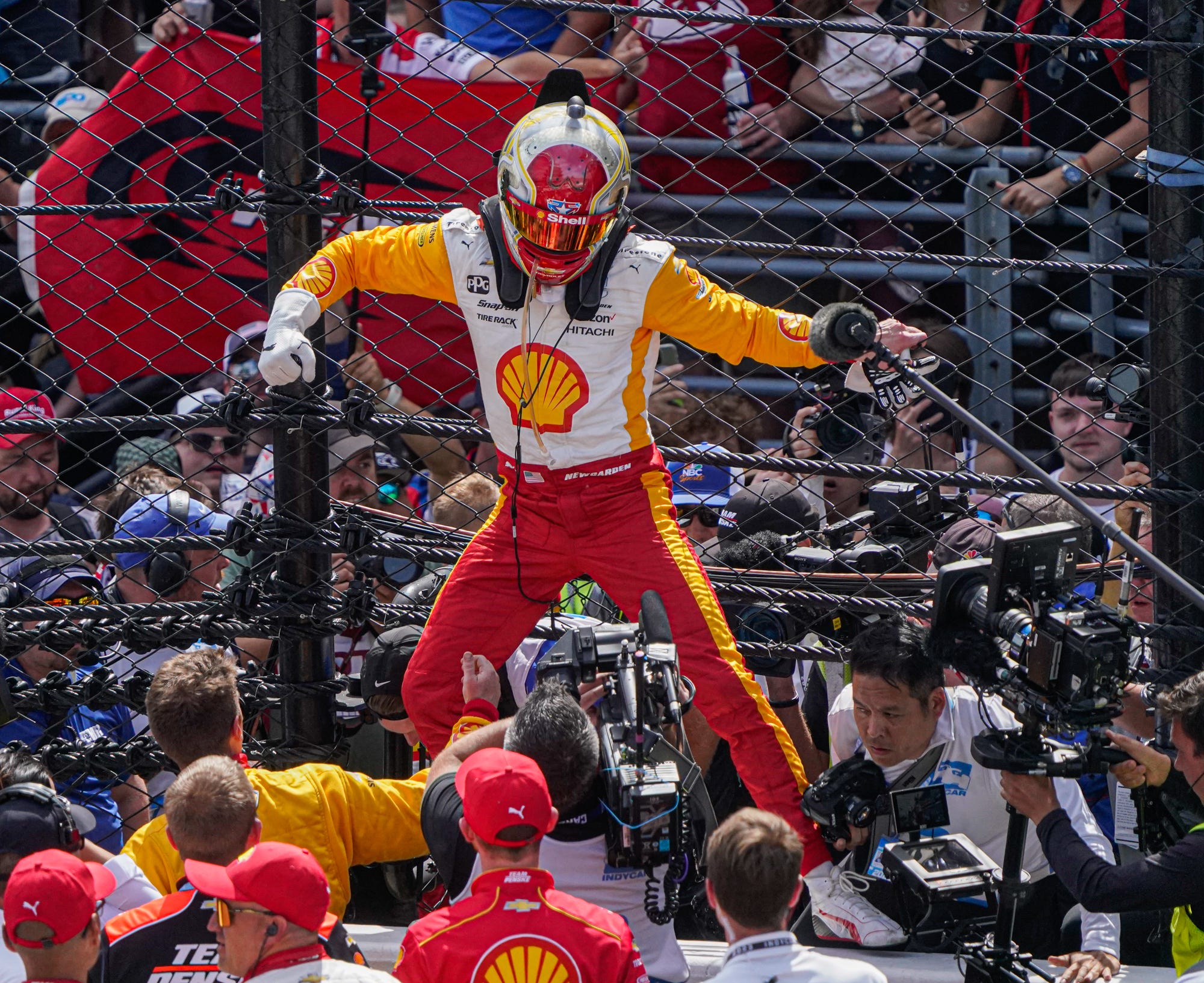 124: Newgarden, the tire, suspensions & fights (almost) episode artwork