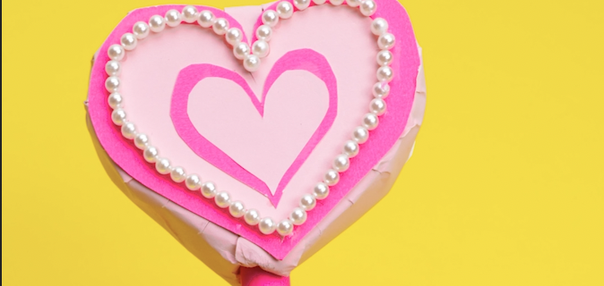 Upgrade Your School Pen: DIY Pink Cardboard Decoration!