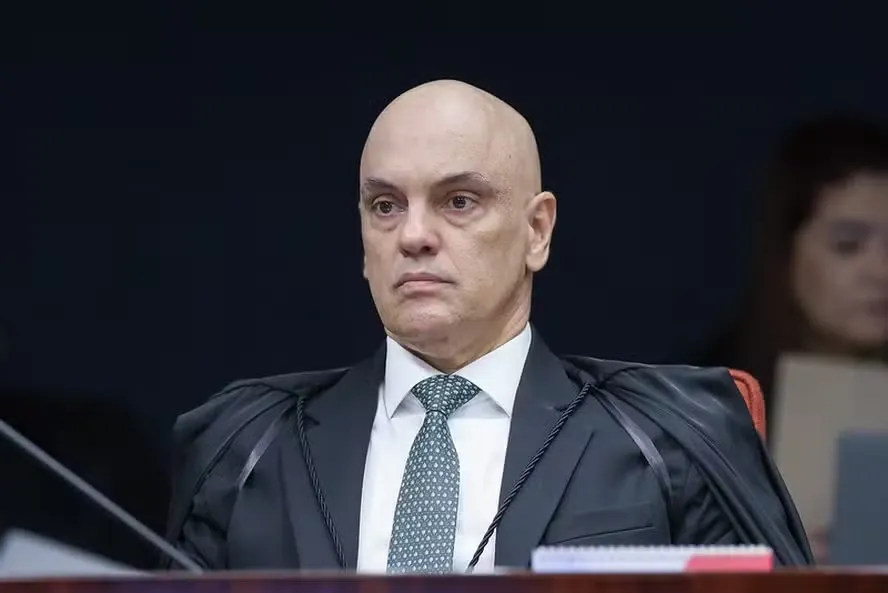 Alexandre de Moraes analisa votos apresentados na sessão no STF